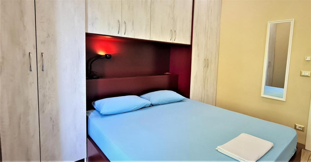 2V1 - Blloku Mac Apartment Tiranë Ngoại thất bức ảnh