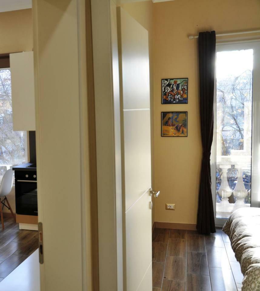2V1 - Blloku Mac Apartment Tiranë Ngoại thất bức ảnh