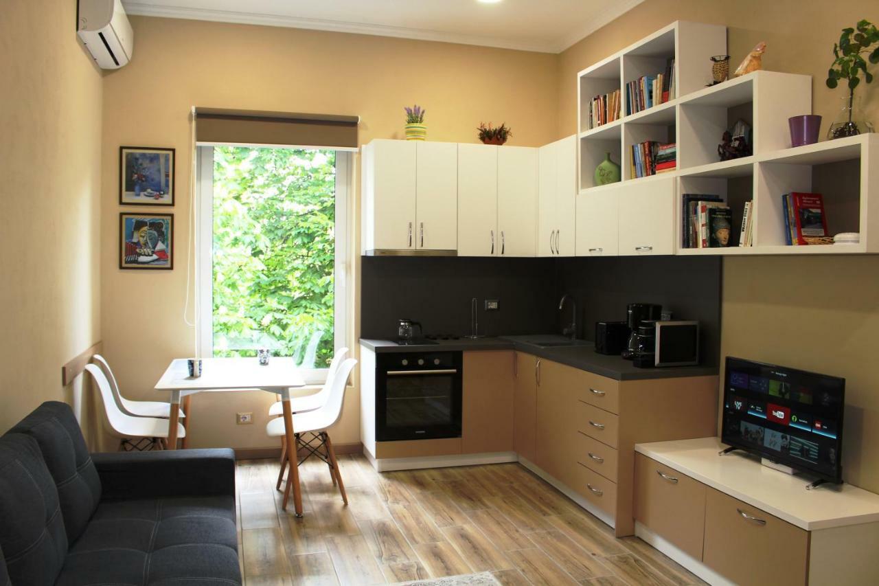 2V1 - Blloku Mac Apartment Tiranë Ngoại thất bức ảnh
