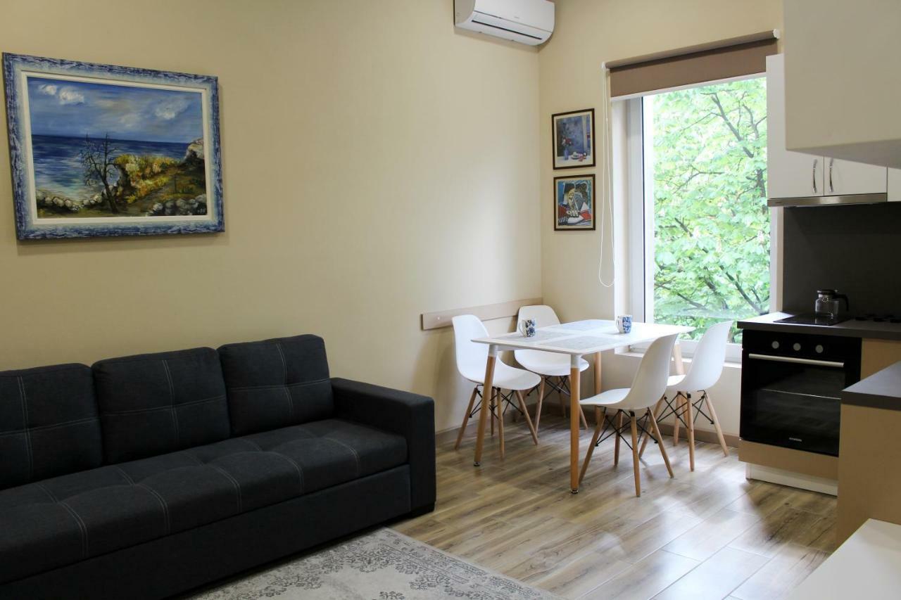 2V1 - Blloku Mac Apartment Tiranë Ngoại thất bức ảnh