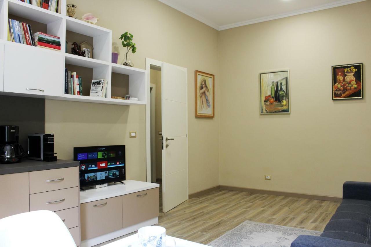 2V1 - Blloku Mac Apartment Tiranë Ngoại thất bức ảnh