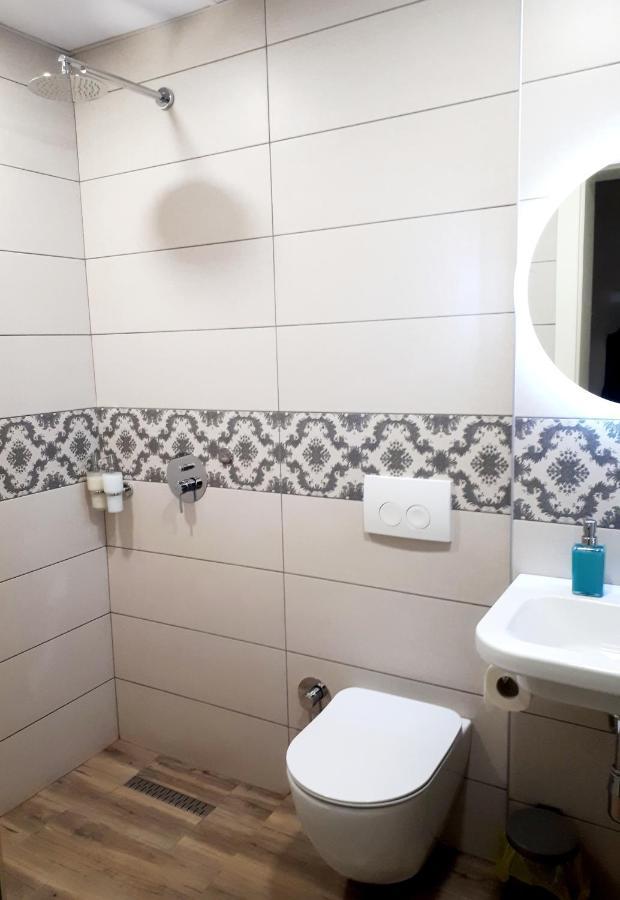 2V1 - Blloku Mac Apartment Tiranë Ngoại thất bức ảnh
